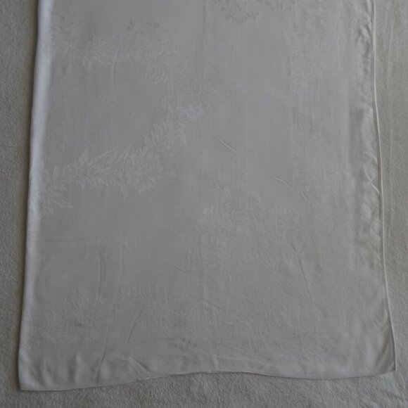 White Damask Linen Hemmed Selvage Tablecloth 68”x 50” Floral Vintage Rectangle - Picture 2 of 6